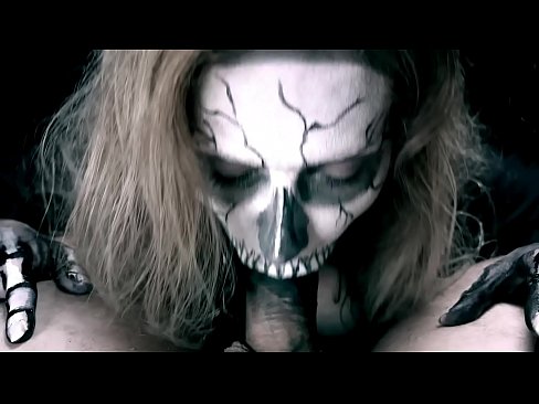 ❤️ Demoniczna dziewczyna ssąca kutasa swoimi czarnymi ustami i połykająca spermę. ❌ Porno at pl.makesexnotwar.ru ️❤